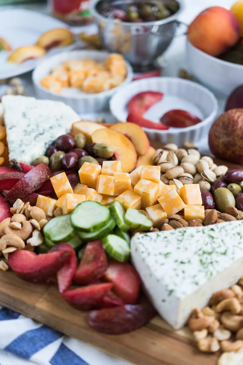 Easy Party Appetizers: Summer Harvest Cheese Board from @cydconverse