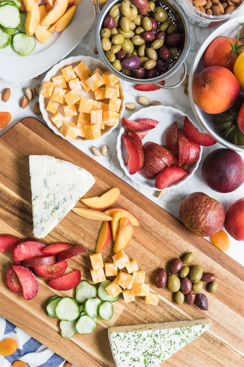 Easy Party Appetizers: Summer Harvest Cheese Board from @cydconverse