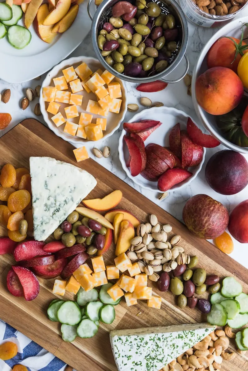 Easy Party Appetizers: Summer Harvest Cheese Board from @cydconverse