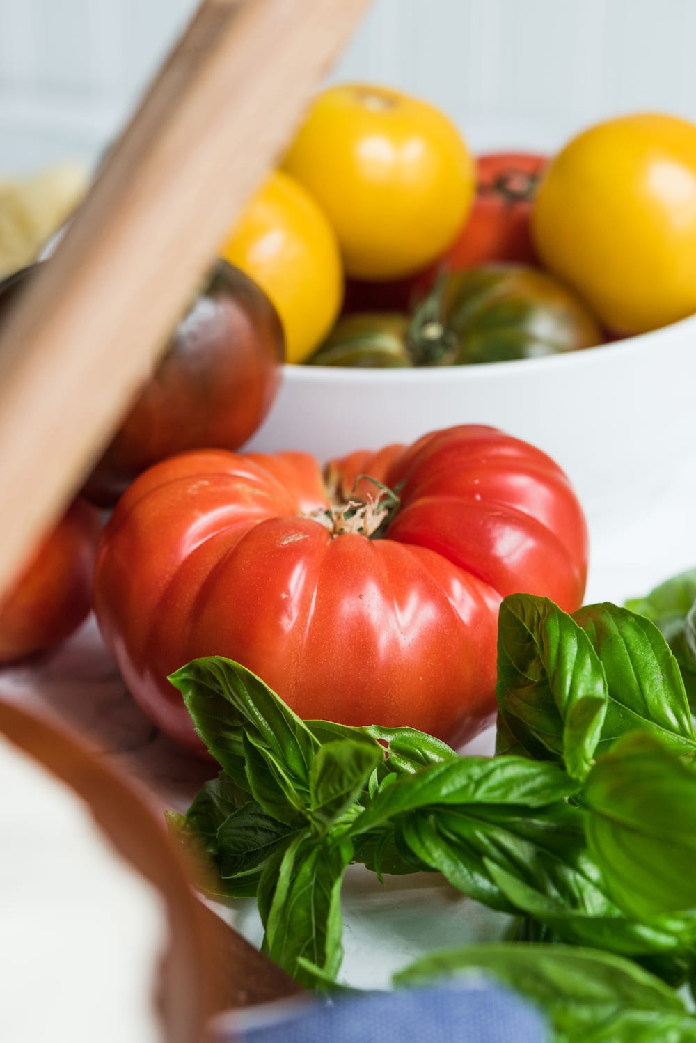 An Easy Tomato Tart: Entertaining ideas, summer party ideas, easy summer recipes from @cydconverse