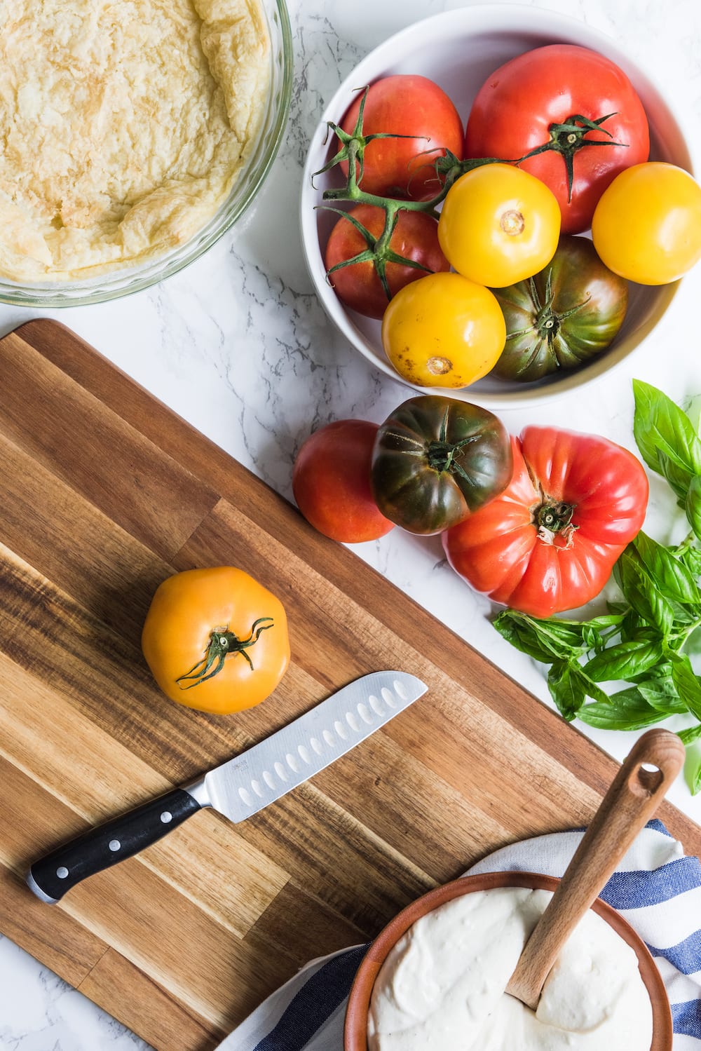 An Easy Tomato Tart: Entertaining ideas, summer party ideas, easy summer recipes from @cydconverse