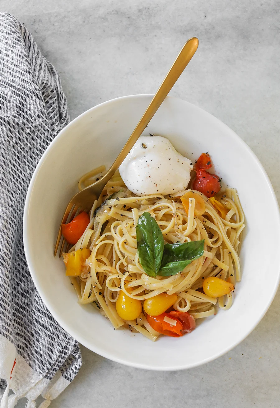 Easy Dinner Recipes: One Pan Basil and Tomato Pasta