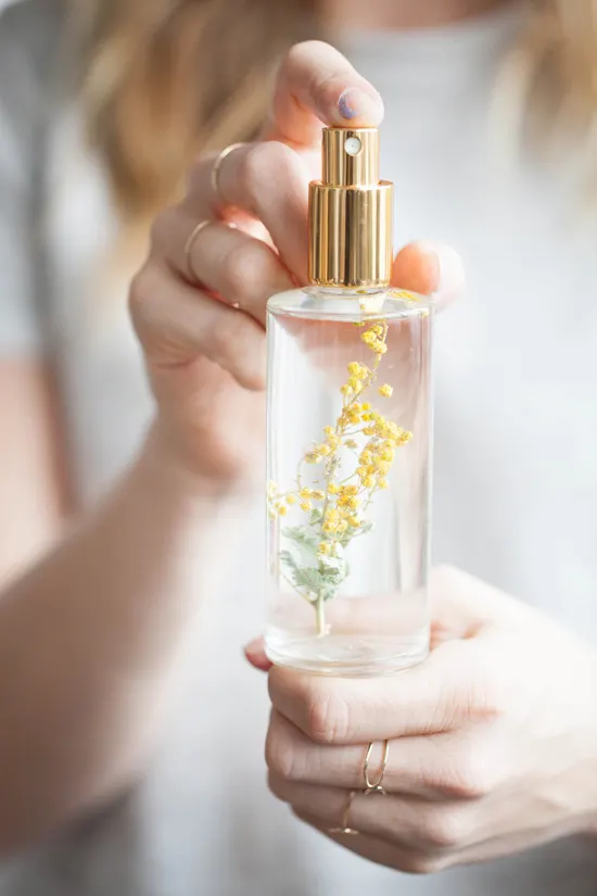 DIY Gifts for Mom: DIY Room Spray